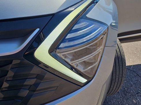 Used 2025 Kia Sportage LX image 29