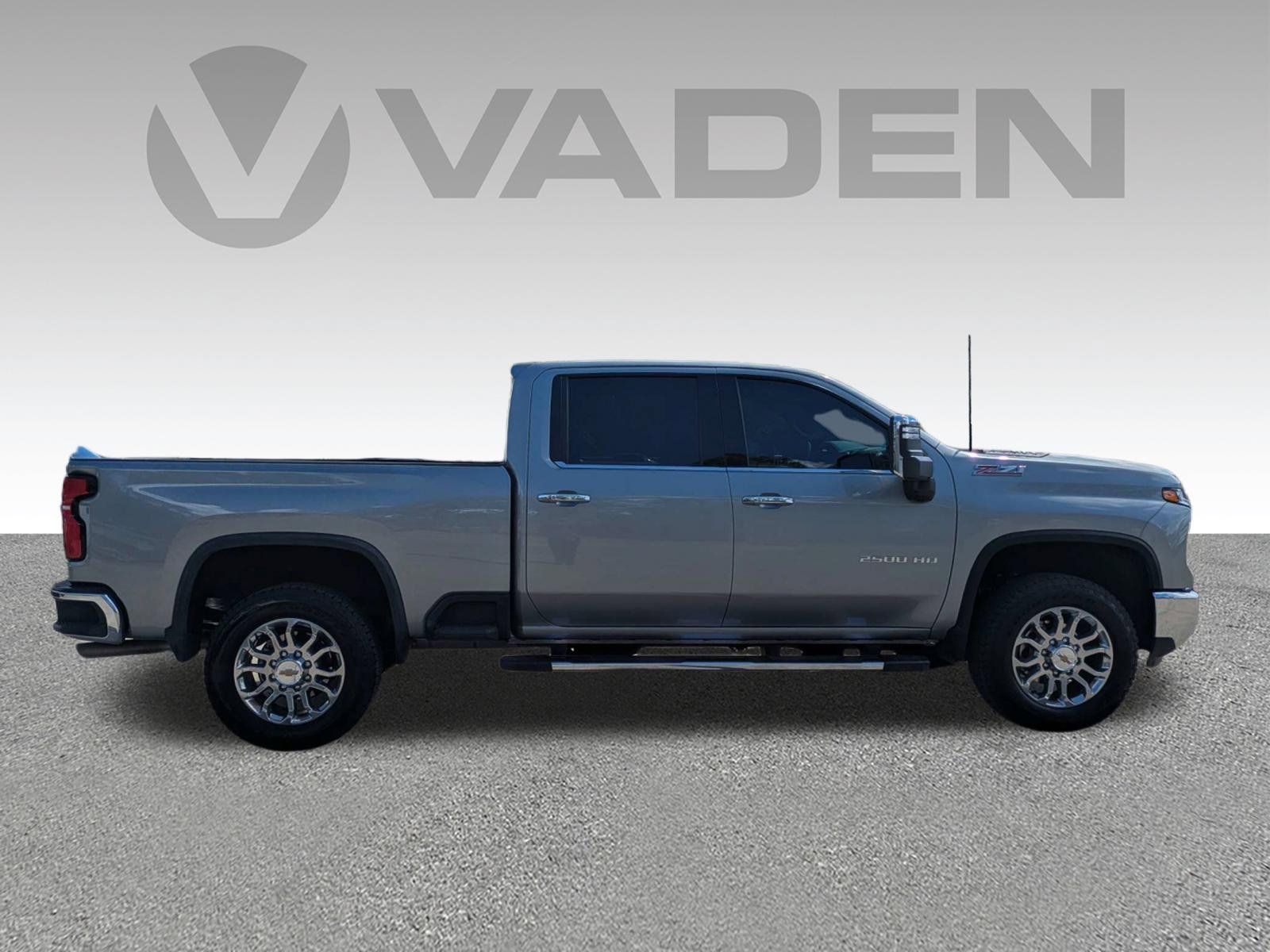 Used 2025 Chevrolet Silverado 2500 LTZ w/ LTZ Convenience Package AWD/4WD image 23