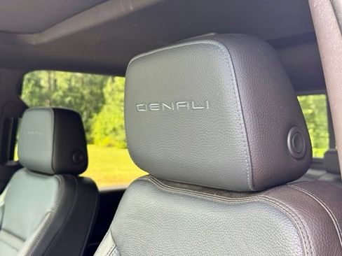 Used 2020 GMC Sierra 2500 Denali w/ Denali Ultimate Package AWD/4WD image 27