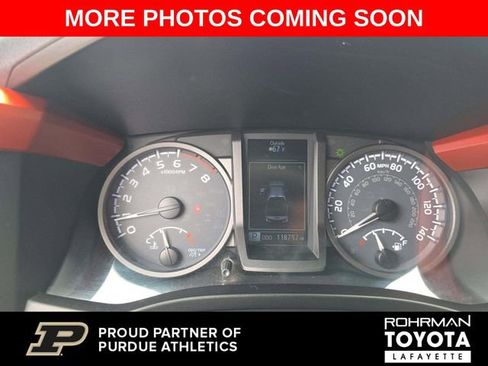 Used 2017 Toyota Tacoma TRD Off-Road AWD/4WD image 8