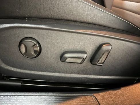 Used 2025 Volkswagen Jetta SE FWD image 15