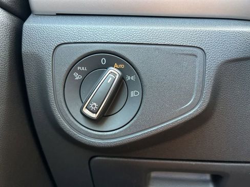 Used 2022 Volkswagen Atlas Cross Sport SE image 31