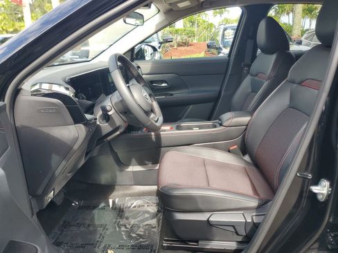 Used 2025 Nissan Kicks SR FWD image 16
