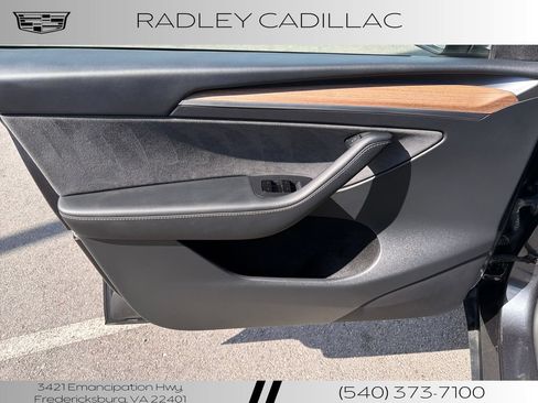 Used 2025 Tesla Model Y Long Range AWD/4WD image 4