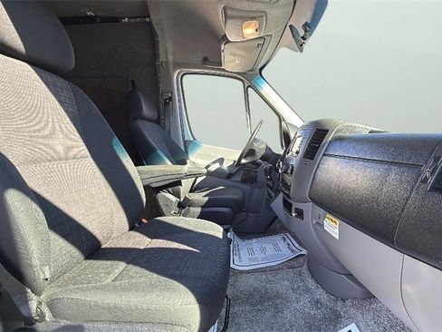 Used 2017 Freightliner Sprinter 2500 image 28