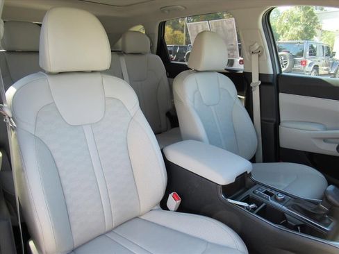 Used 2025 Kia Sorento S w/ Panoramic Sunroof Package image 8