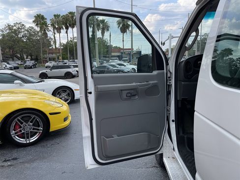 Used 2013 Ford E-350 and Econoline 350 XLT image 35