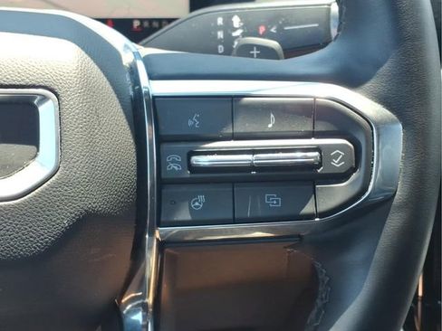 Used 2025 GMC Yukon Denali AWD/4WD image 14