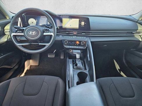 Used 2024 Hyundai Elantra SEL image 17