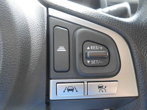 Used 2018 Subaru Forester 2.5i Premium AWD/4WD image 16
