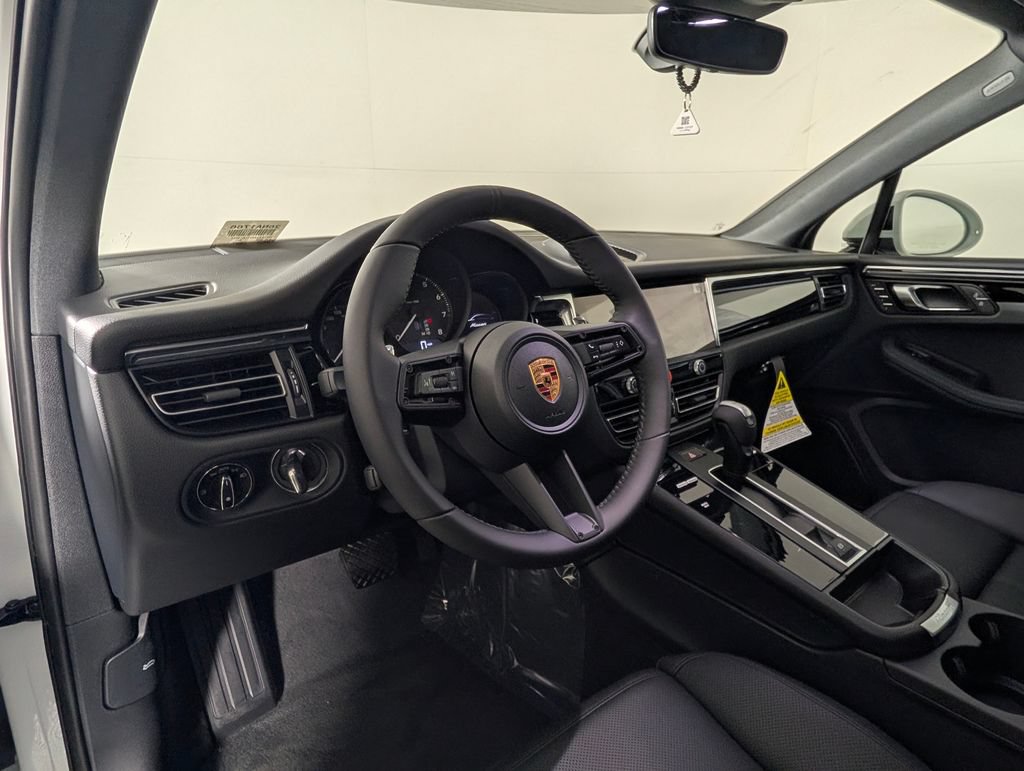 New 2026 Porsche Macan AWD/4WD image 4