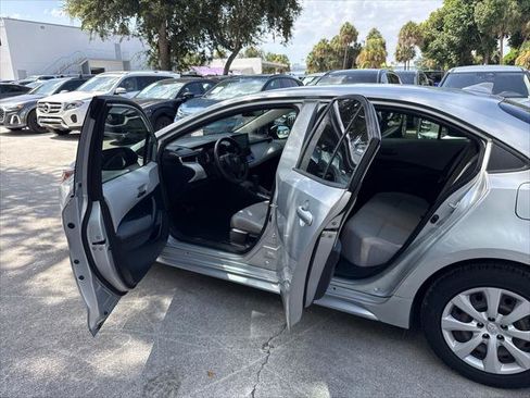 Used 2022 Toyota Corolla LE FWD image 11
