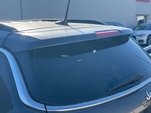 Used 2022 Jeep Compass Latitude image 28