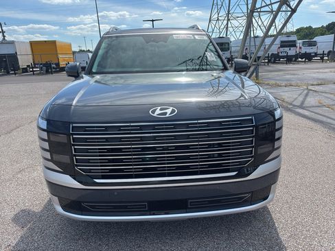 Used 2026 Hyundai Palisade Calligraphy FWD image 3