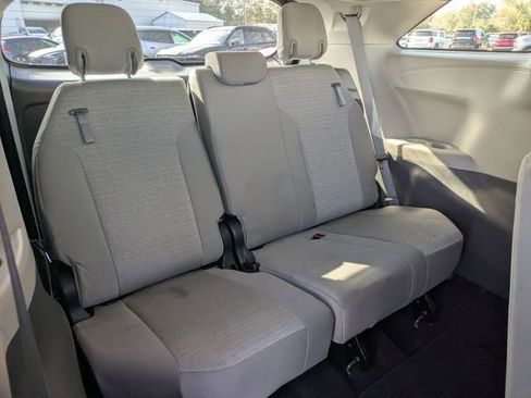 Used 2024 Toyota Sienna LE image 30