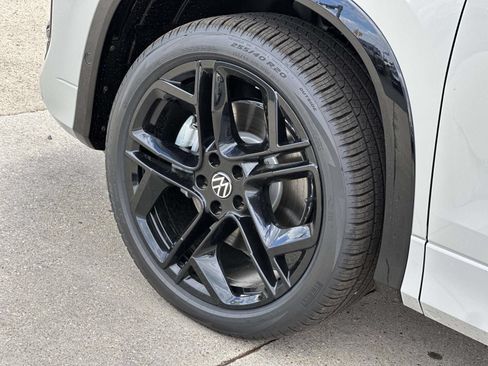New 2026 Volkswagen Tiguan SE R-Line AWD/4WD image 7