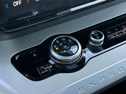 New 2025 Ford Expedition Active image 25