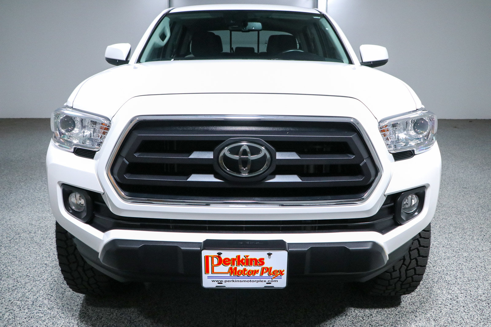 Used 2022 Toyota Tacoma SR5 AWD/4WD image 4