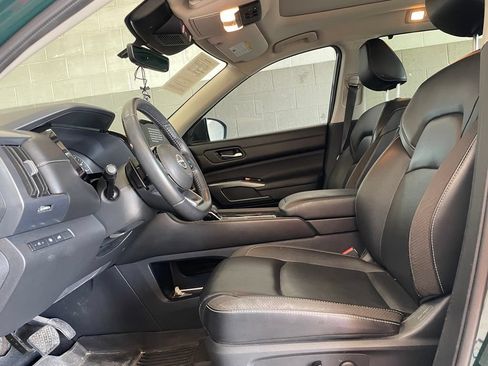 Certified 2024 Nissan Pathfinder SL w/ SL Premium Package FWD image 10