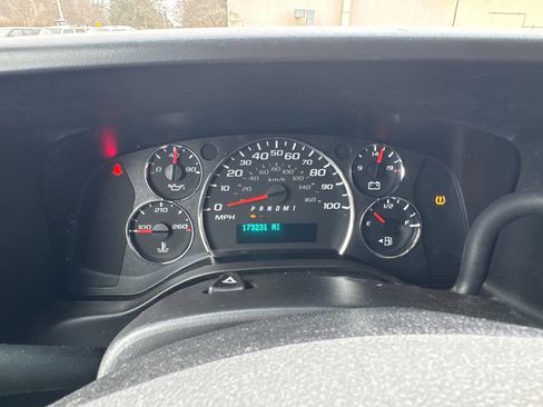 Used 2015 Chevrolet Express 2500 image 16