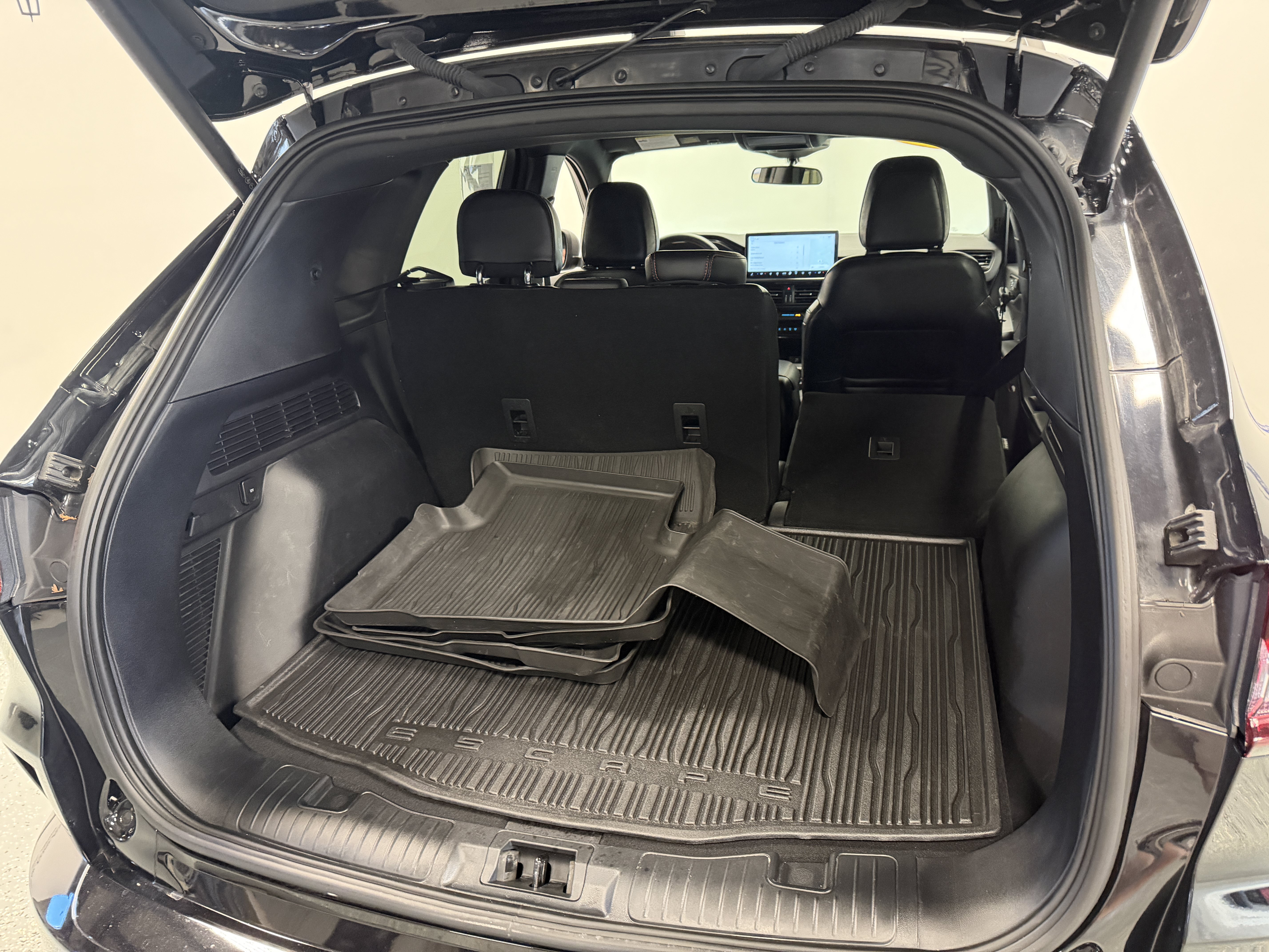 Used 2024 Ford Escape ST-Line w/ Tech Pack #1 AWD/4WD image 22