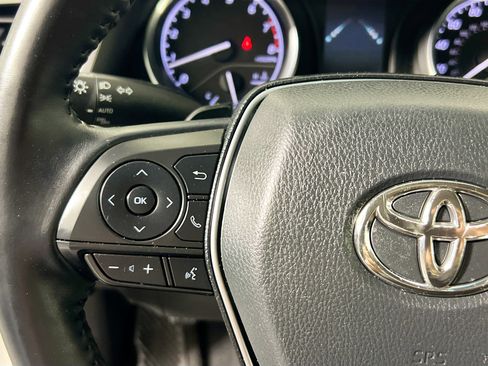 Used 2018 Toyota Camry SE FWD image 18