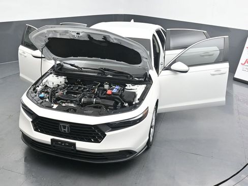Used 2023 Honda Accord LX image 40
