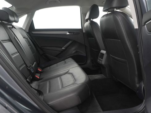 Used 2017 Volkswagen Passat 1.8T R-Line image 11