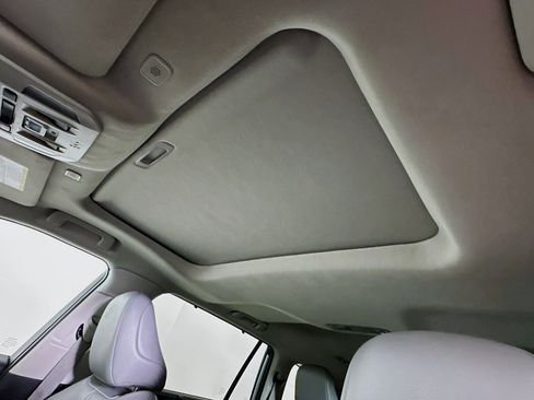 Used 2023 Toyota Highlander XLE image 25