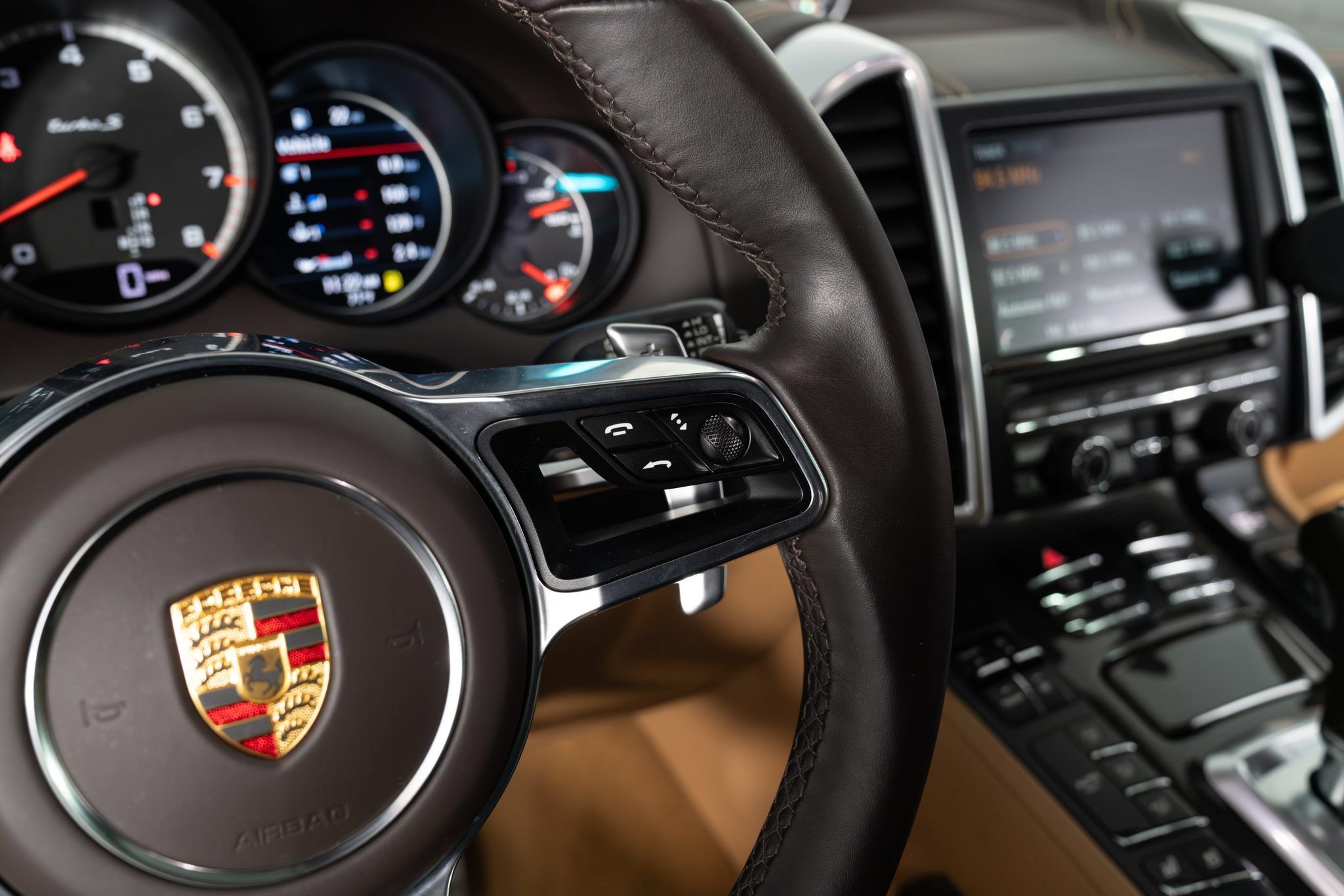 Used 2016 Porsche Cayenne Turbo S AWD/4WD image 33