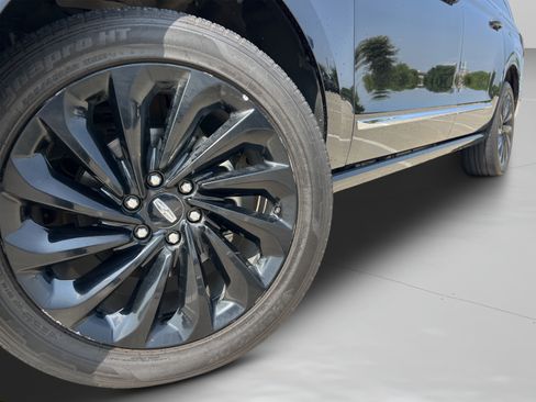 Used 2020 Lincoln Navigator L Reserve w/ Equipment Group 208A Reserve AWD/4WD image 31