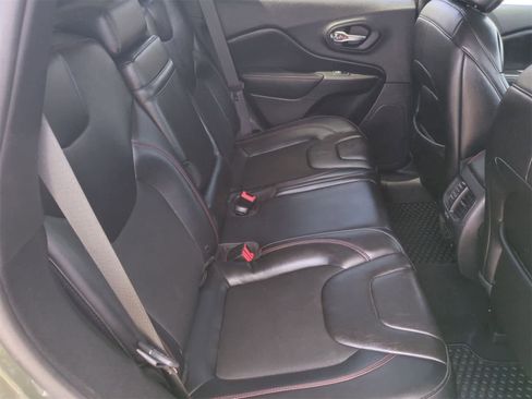 Used 2019 Jeep Cherokee Trailhawk w/ Cold Weather Group image 20