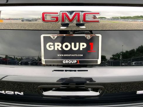 Used 2024 GMC Yukon SLT RWD image 10