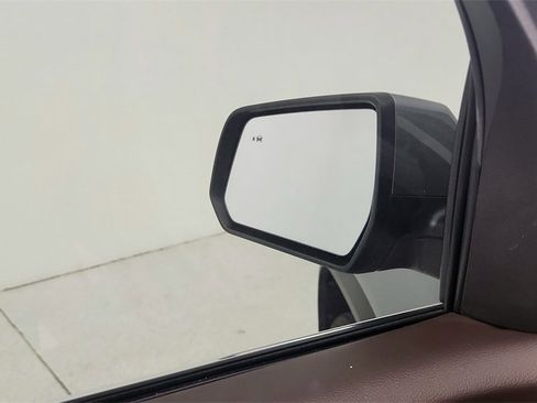 Used 2022 GMC Acadia SLT image 16