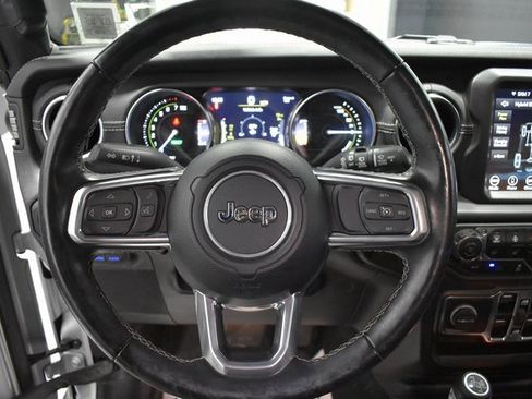 Used 2022 Jeep Wrangler Unlimited Sahara w/ Cold Weather Group image 30