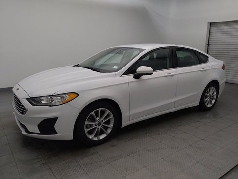Used 2020 Ford Fusion SE image 2
