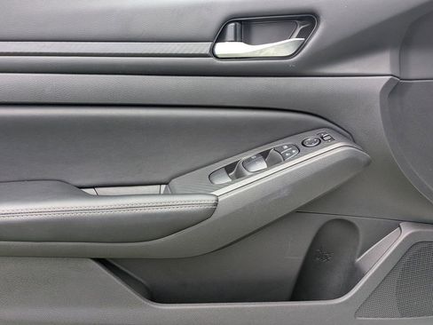 Used 2025 Nissan Altima 2.5 SV FWD image 11