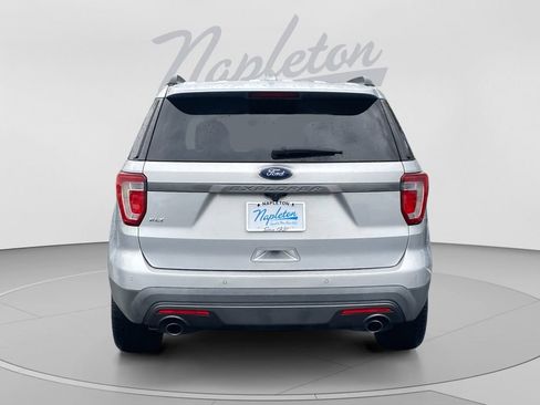 Used 2017 Ford Explorer XLT w/ Equipment Group 202A FWD image 4