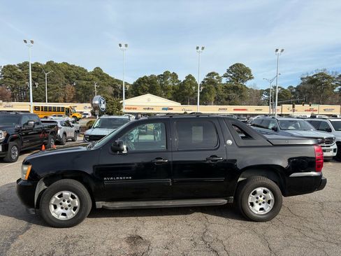 Used 2013 Chevrolet Avalanche LS image 8