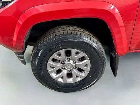 Certified 2018 Toyota Tacoma SR5 image 4