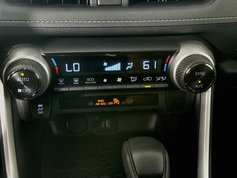 Used 2025 Toyota RAV4 XLE AWD/4WD image 16