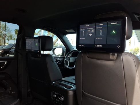 Used 2021 Chevrolet Suburban RST w/ Luxury Package image 14