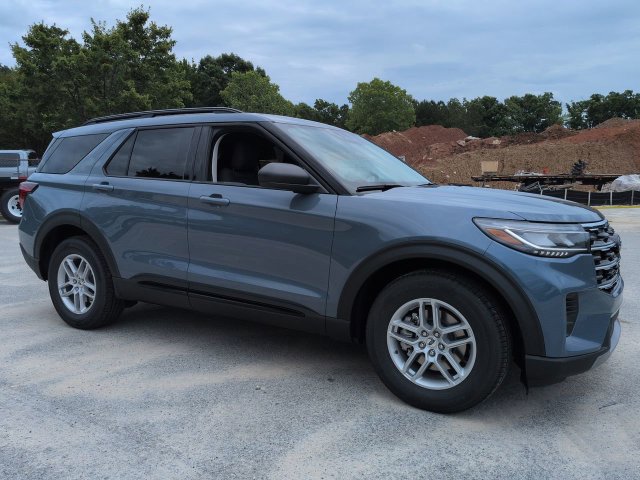 New 2026 Ford Explorer Active RWD image 2