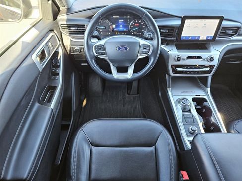 Used 2022 Ford Explorer XLT w/ Equipment Group 202A image 12