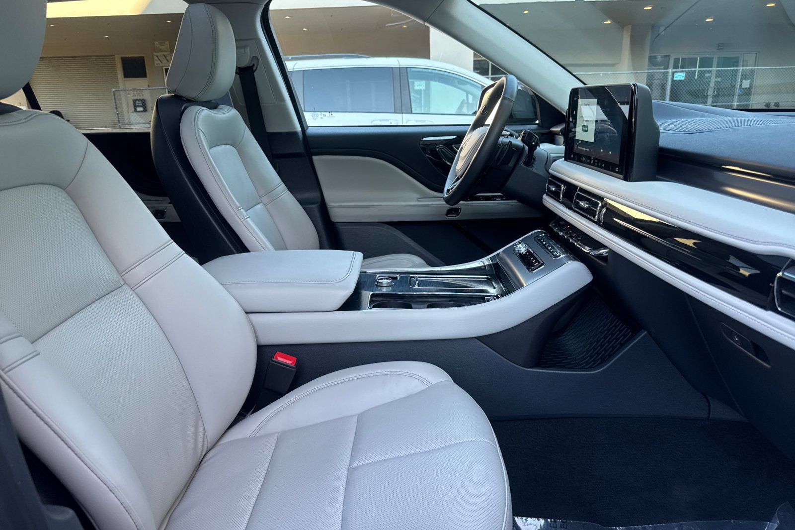 Used 2026 Lincoln Aviator AWD w/ Jet Appearance Package image 16