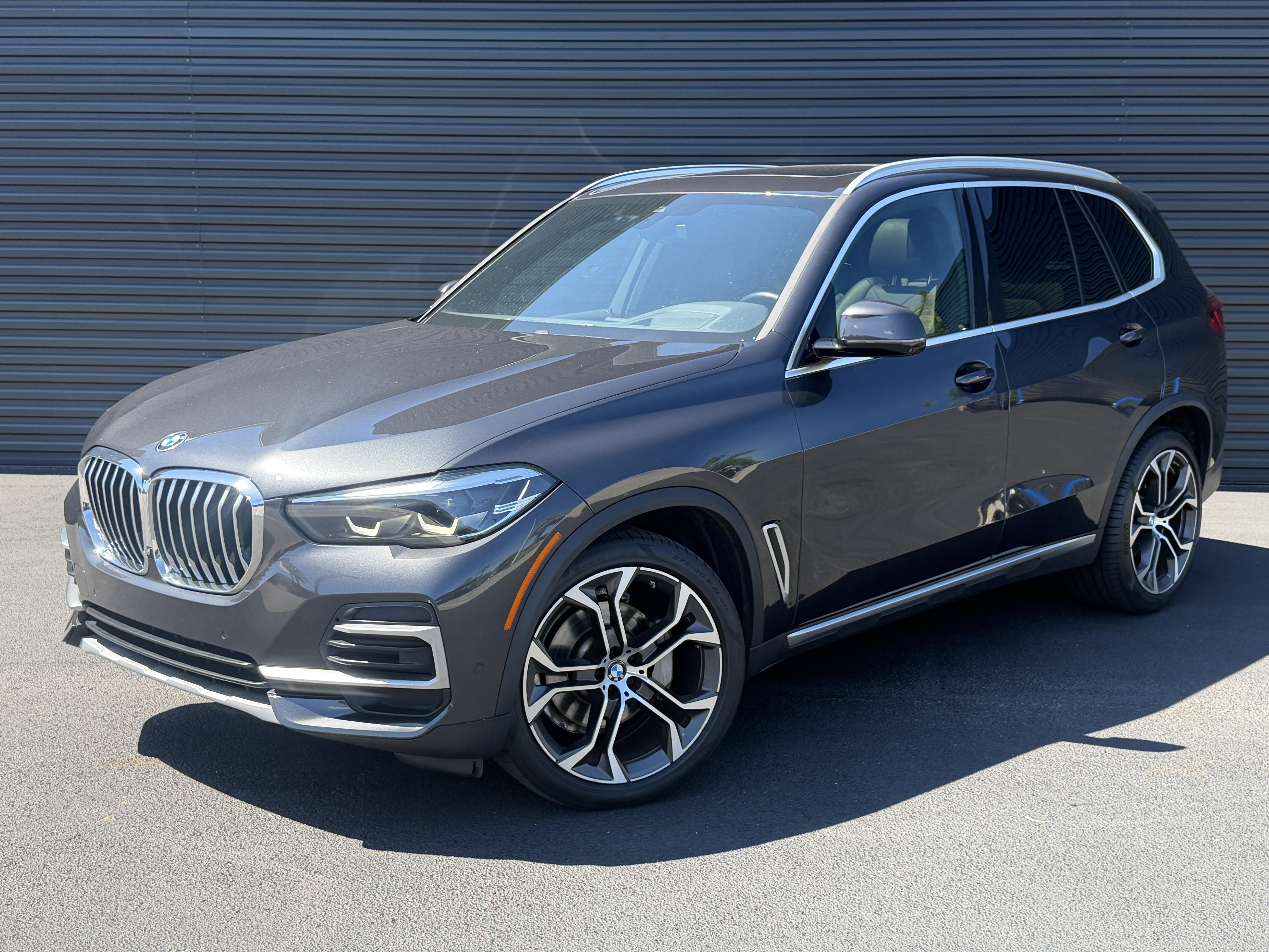 Used 2023 BMW X5 xDrive40i w/ Premium Package AWD/4WD image 1