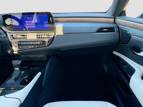 New 2025 Lexus ES 350 Ultra Luxury image 18