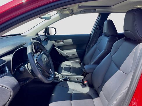 Used 2023 Toyota Corolla Cross XLE image 10
