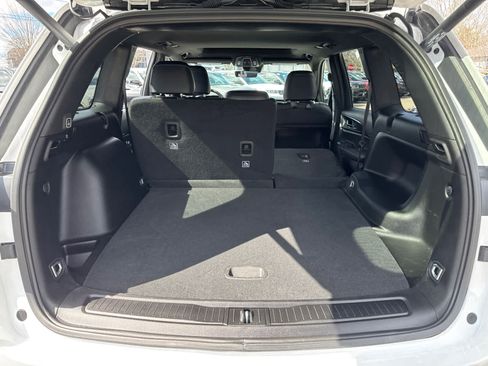 Used 2025 Jeep Grand Cherokee Altitude image 34