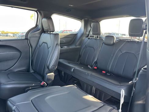 New 2026 Chrysler Pacifica Select image 25